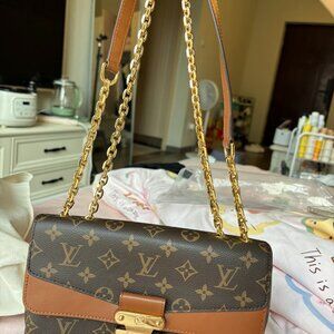 Louis Vuitton one-shoulder presbyopia chain bag